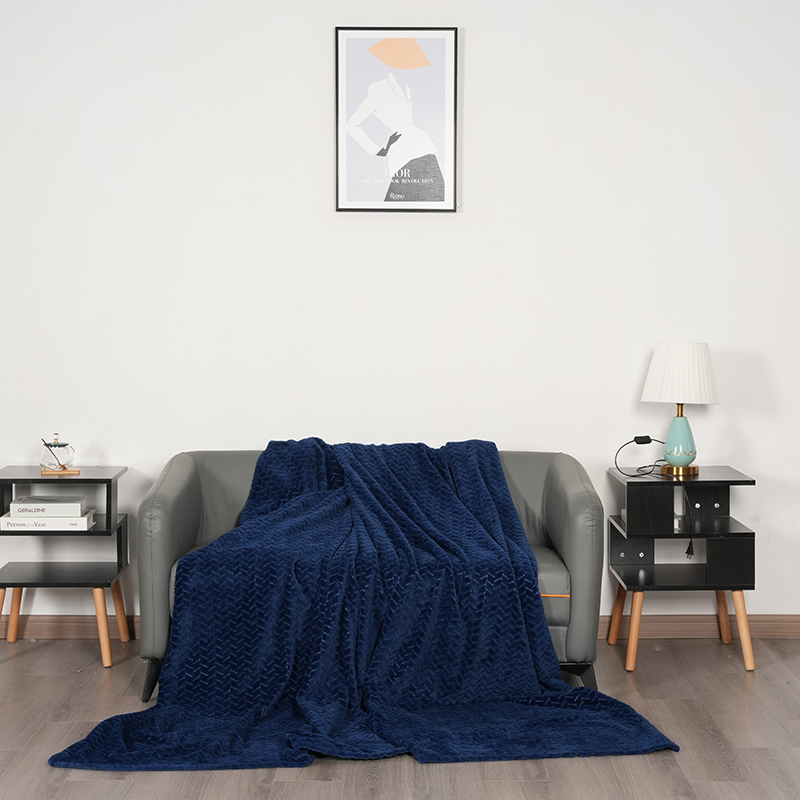 Throw Pillows: How to Choose the Right Size, Fabric, and Style for Your Space